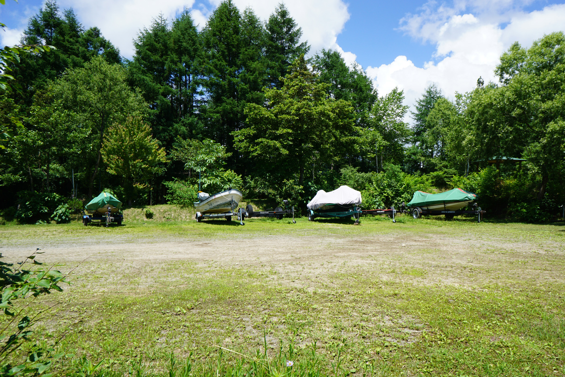 桧原西湖畔オートキャンプ場